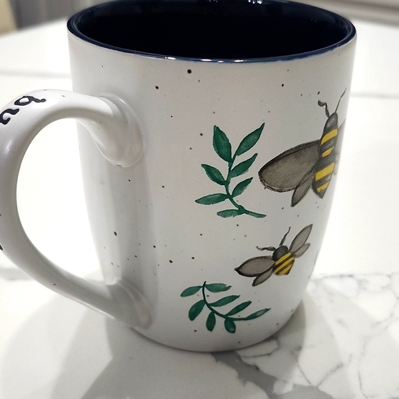 "Busy Bee" Ceramic Coffee Mug, NWT 🎉🤍💛🖤 - Picture 6 of 7